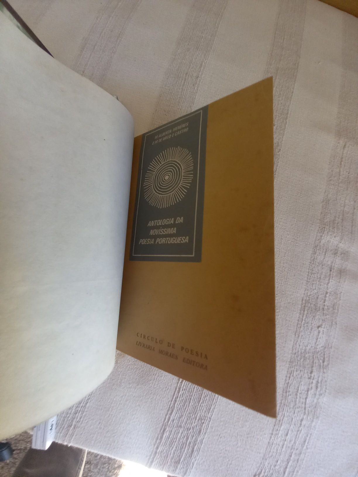 Antologia da Novissima Poesia Portuguesa terceira edição