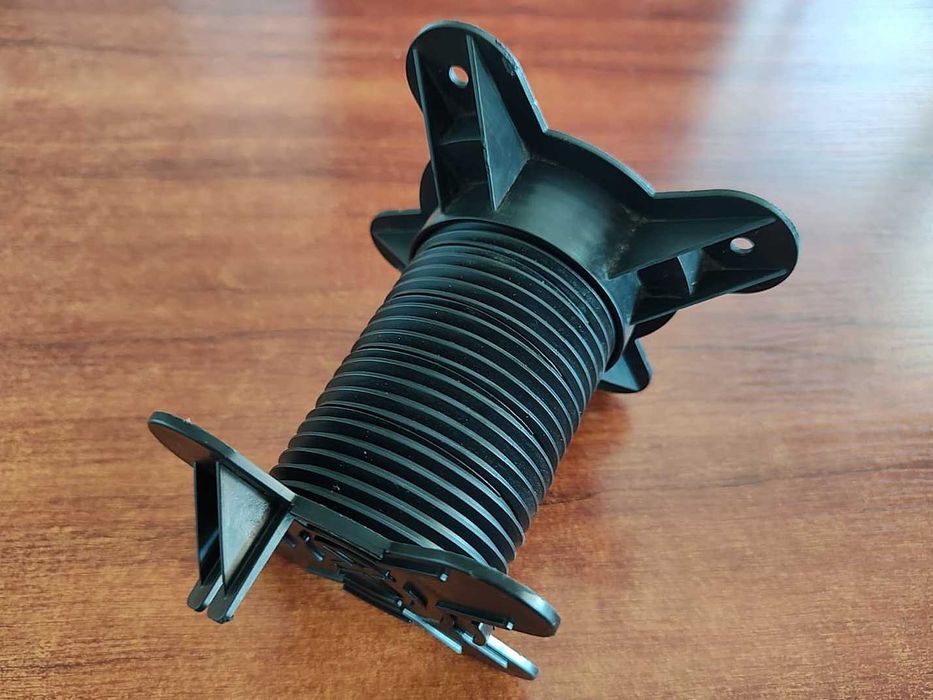 Regulowane stopy tarasowe pod legary