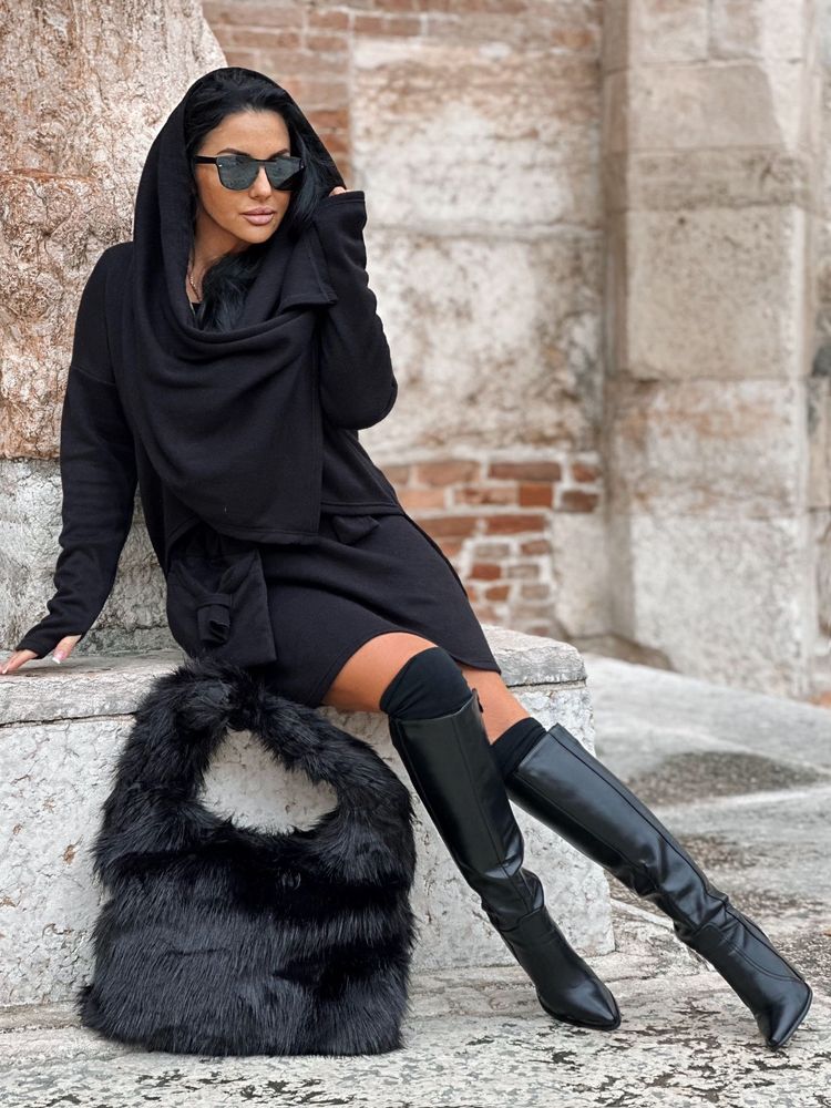 Czarna sukienka w efektownym zestawie by Zocco