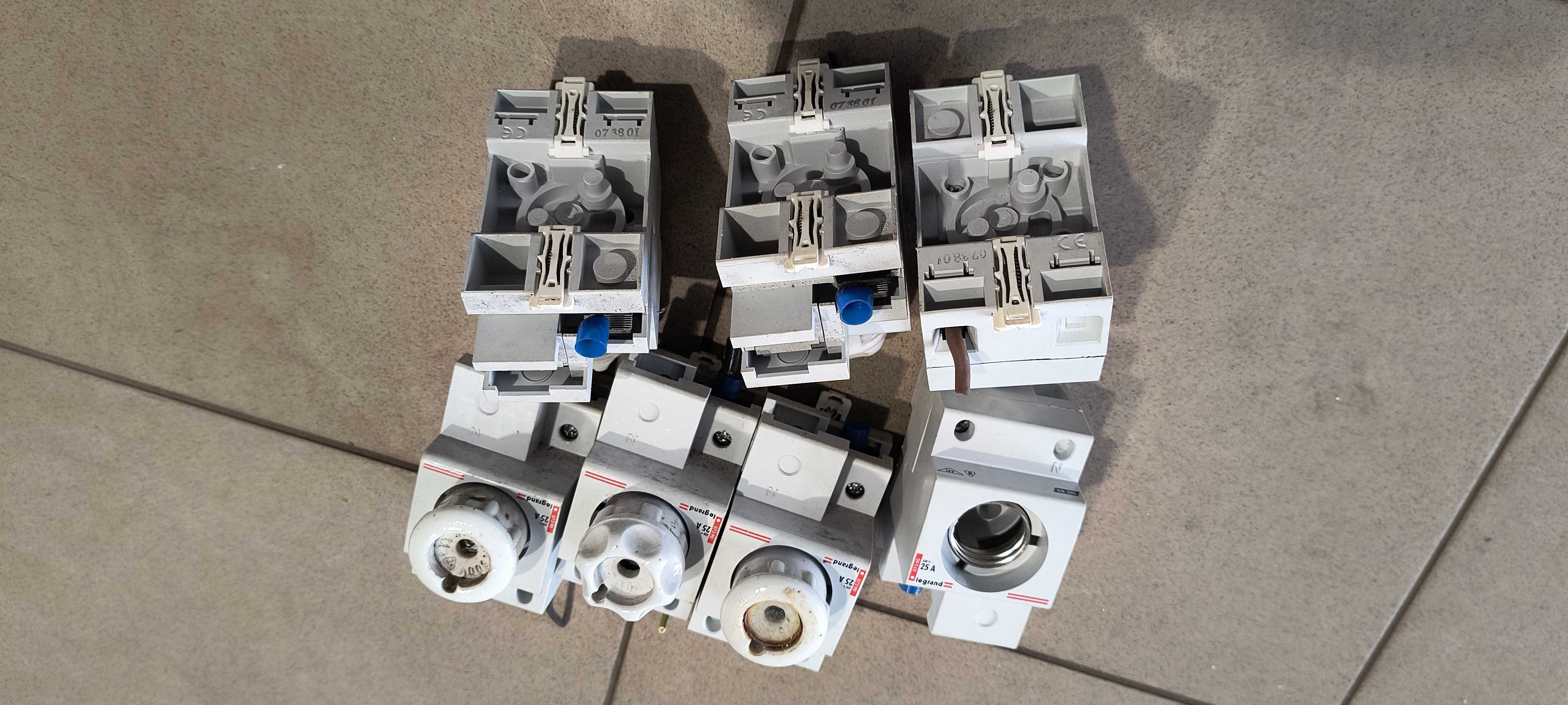 Gniazdo bezpiecznikowe Legrand 25 A 500V 0073 90