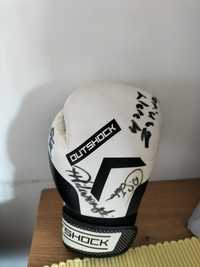 Rękawica bokserska z podpisami bokserów