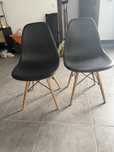 2 Cadeiras de sala ou cozinha preto