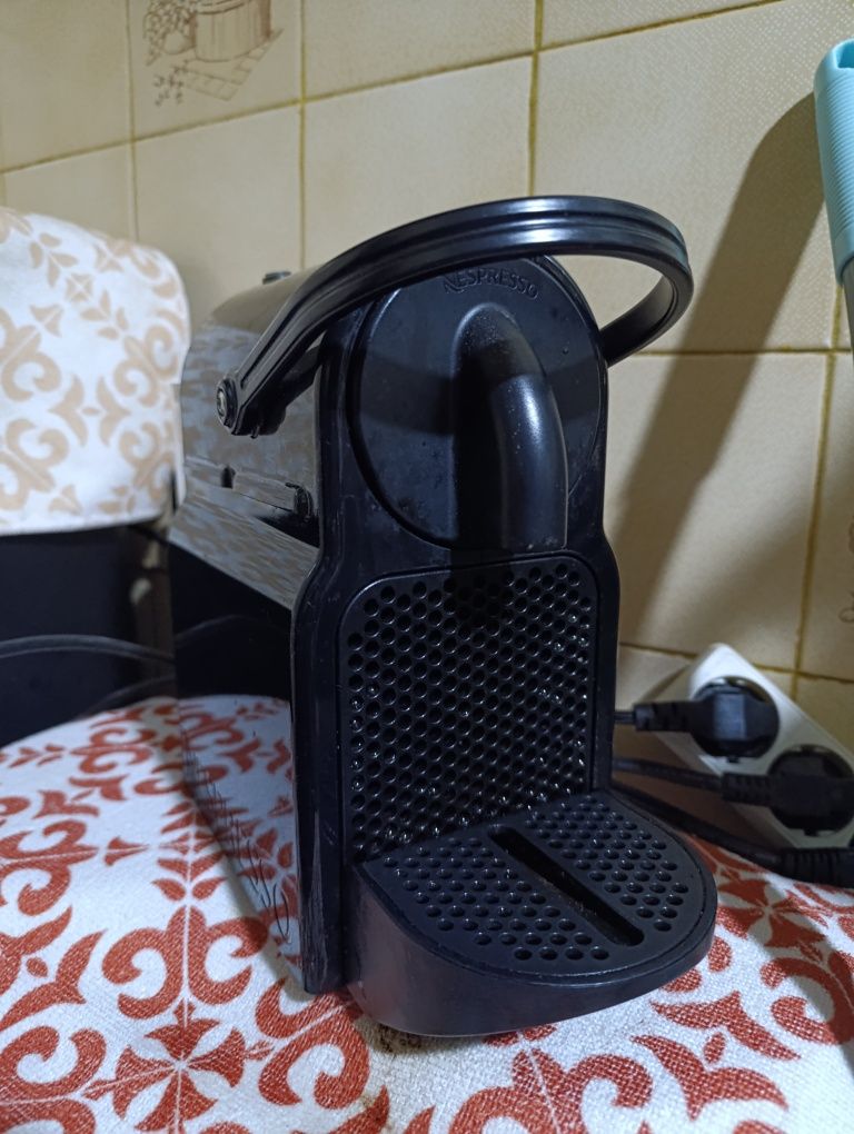 Máquina Nespresso Delonghi 2023