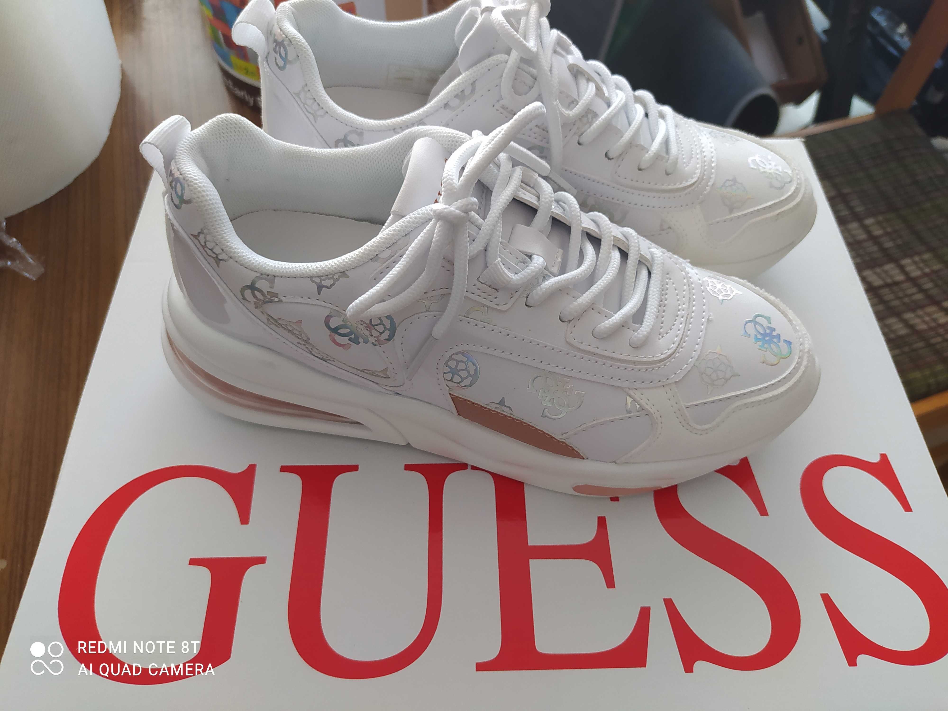 Biale Sneakersy Guess
