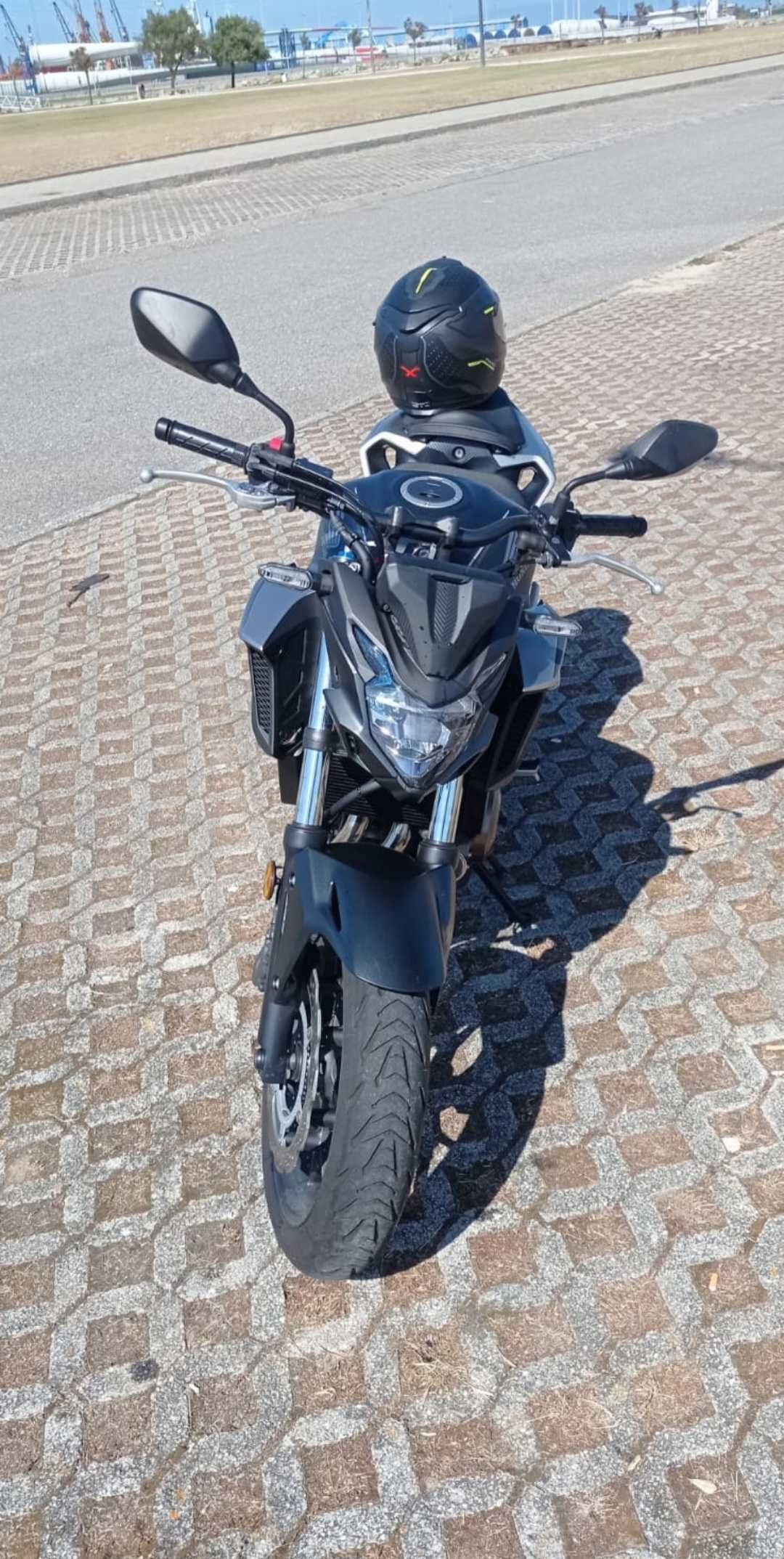 Honda CB500F como nova