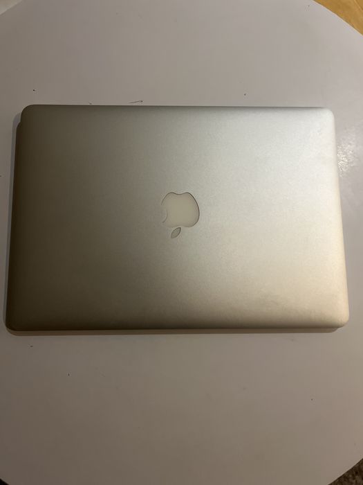 Macbook Air 13’ i7 2.2GHz