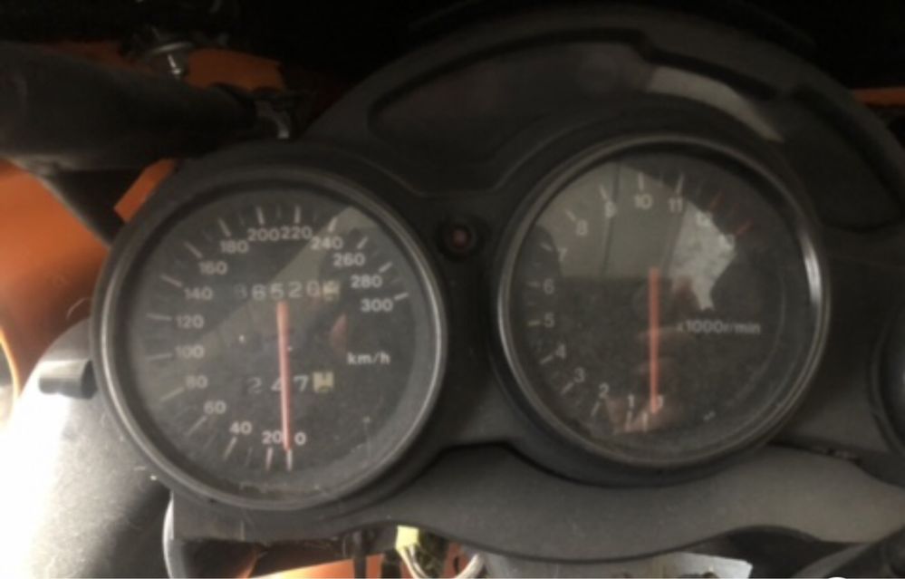 Suzuki 900 RF com acessorios no livrete