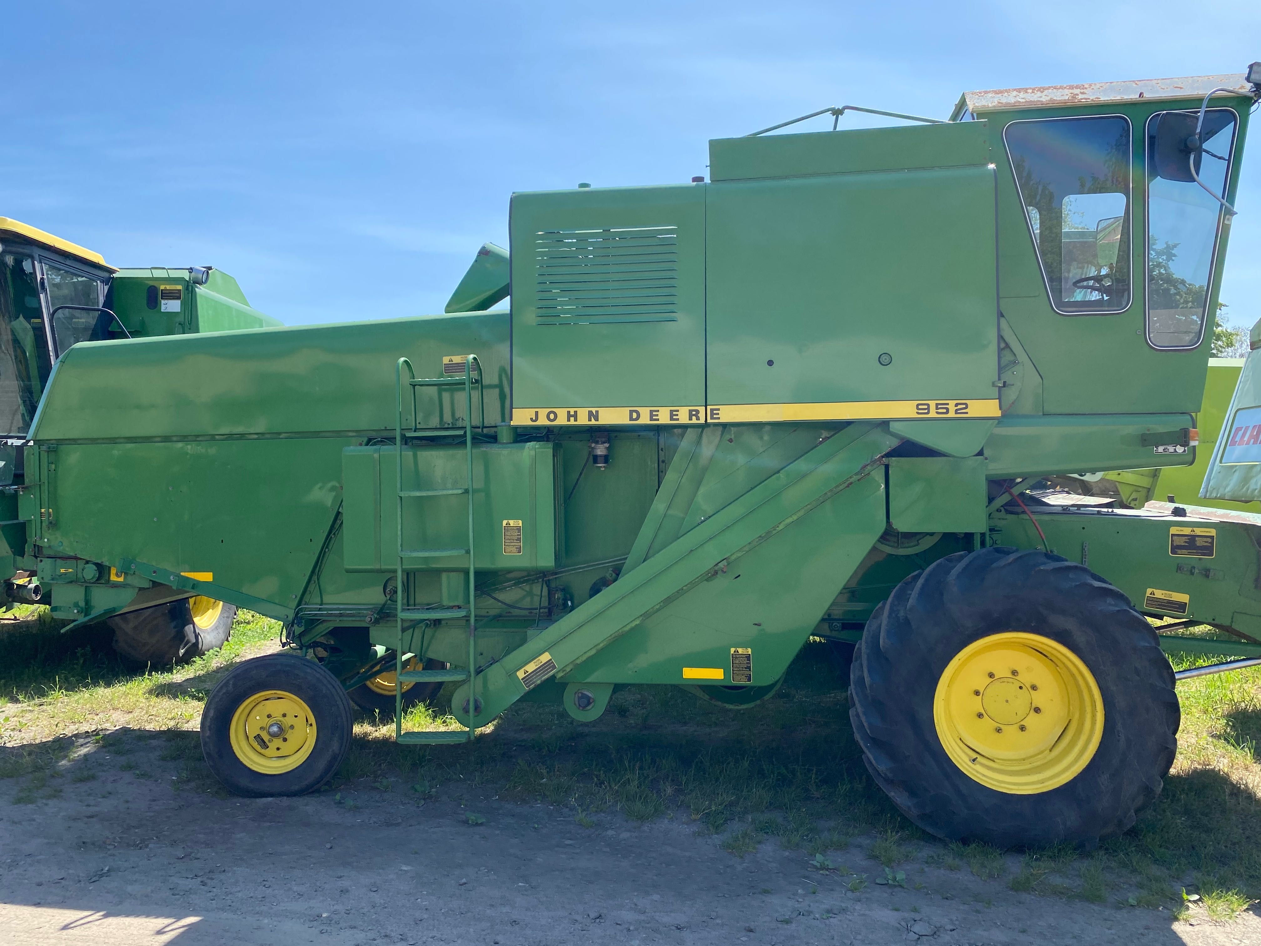 Комбайн зернозбиральний John deere 952