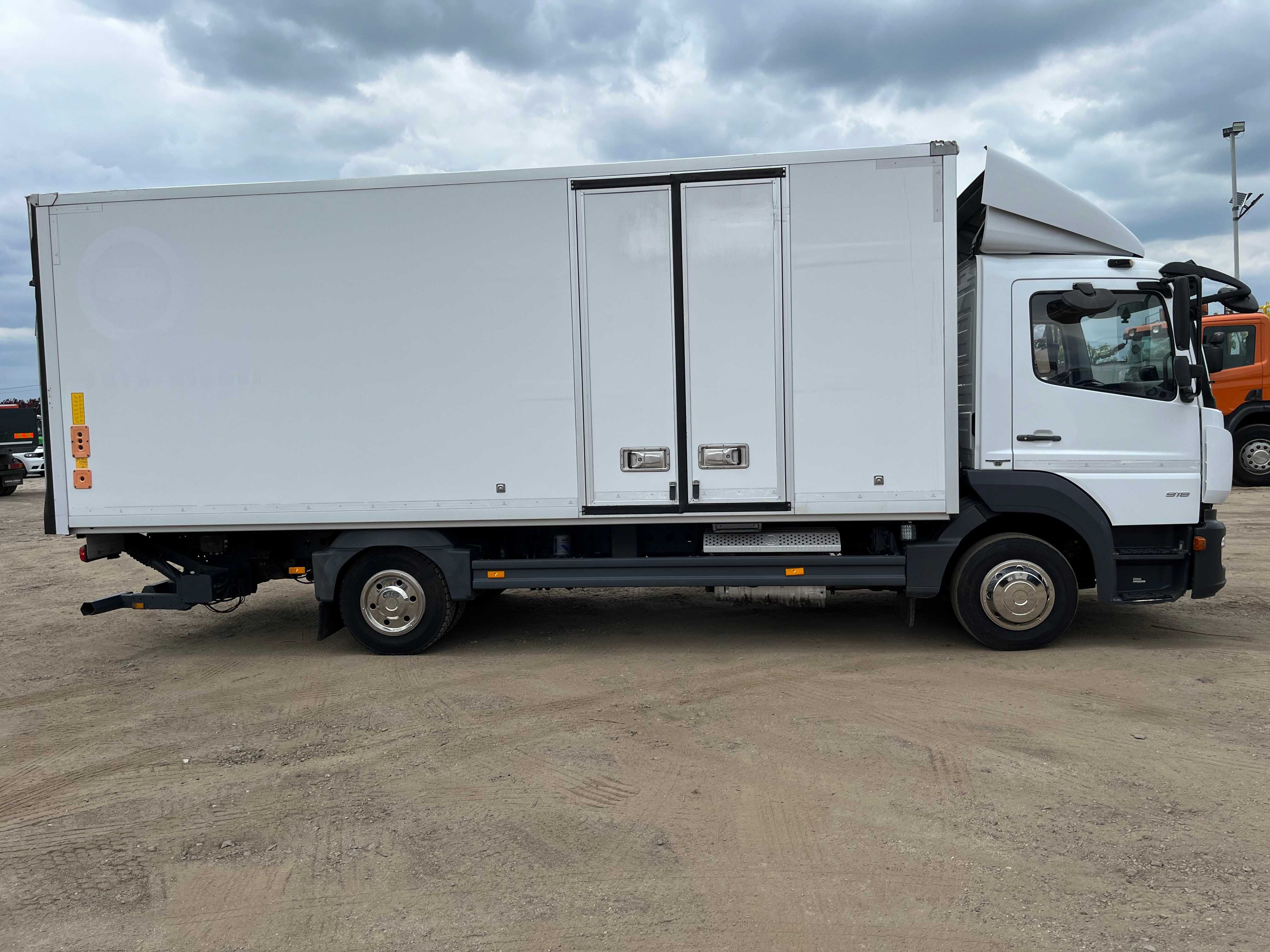 Wynajem MERCEDES ATEGO solówka z windą