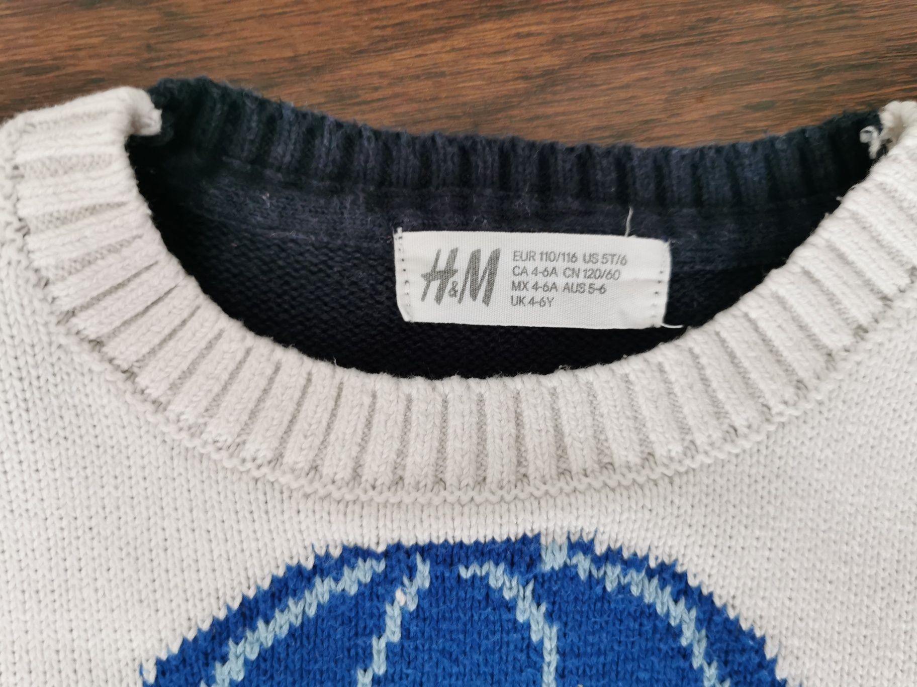Sweterek świąteczny H&M w rozmiarze 110/116