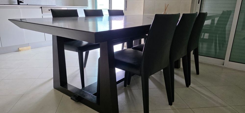 Mesa de madeira LEi Brasil 6 cadeiras de pele