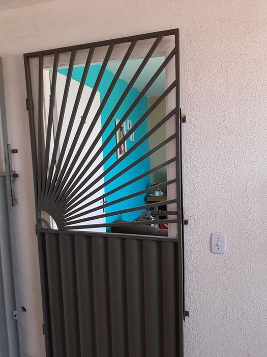 Vendo portas, grades, janelas e estruturas metálicas por medida