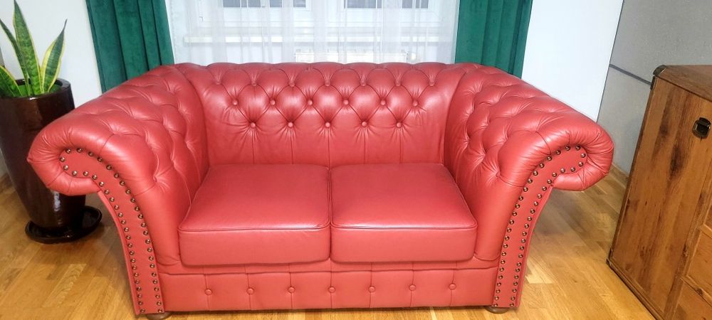 Sofa Chesterfield czerwona/ bordo pikowana skóra naturalna