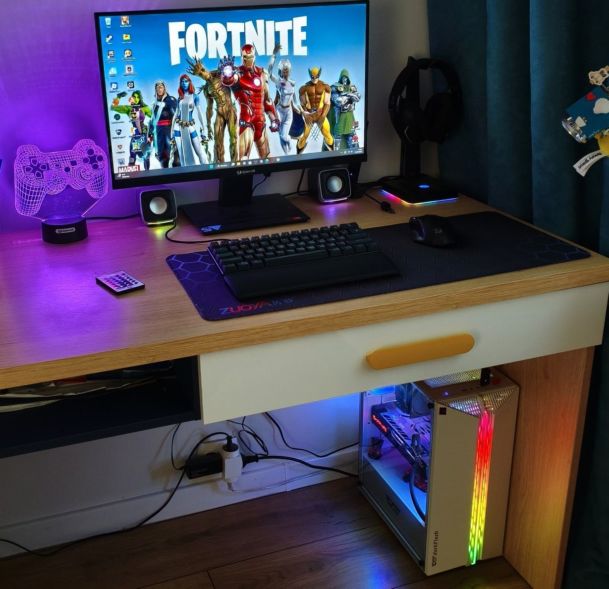 Komputer gamingowy PC cały zesaw monitor biurko fotel i dużo gratisów