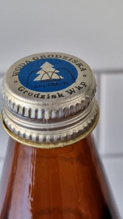 Butelka po wodzie Grodziskiej z nakrętką z PRL