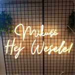 Napis LED, NEON, HEJ WESELE, MILOŚĆ. Ciepłe światło