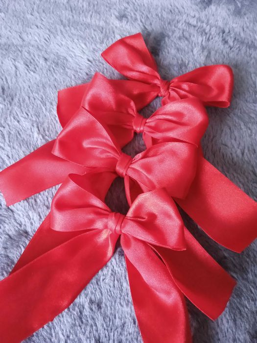 Czerwone kokardki dekoracyjne z wstążki; 4 sztuki