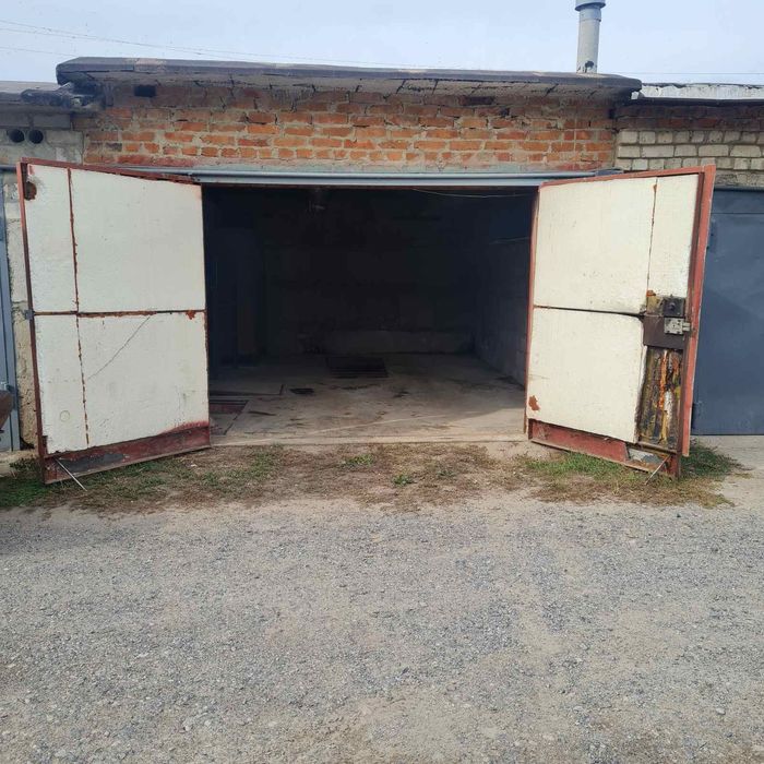 Продам капитальный гараж в ГК "Надия",на Солнечном(м.Инудустриальная)