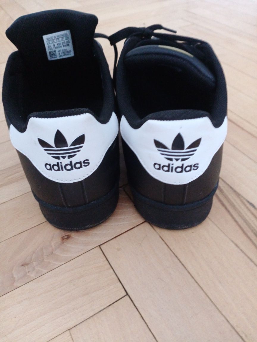 Продаються кросівки Adidas