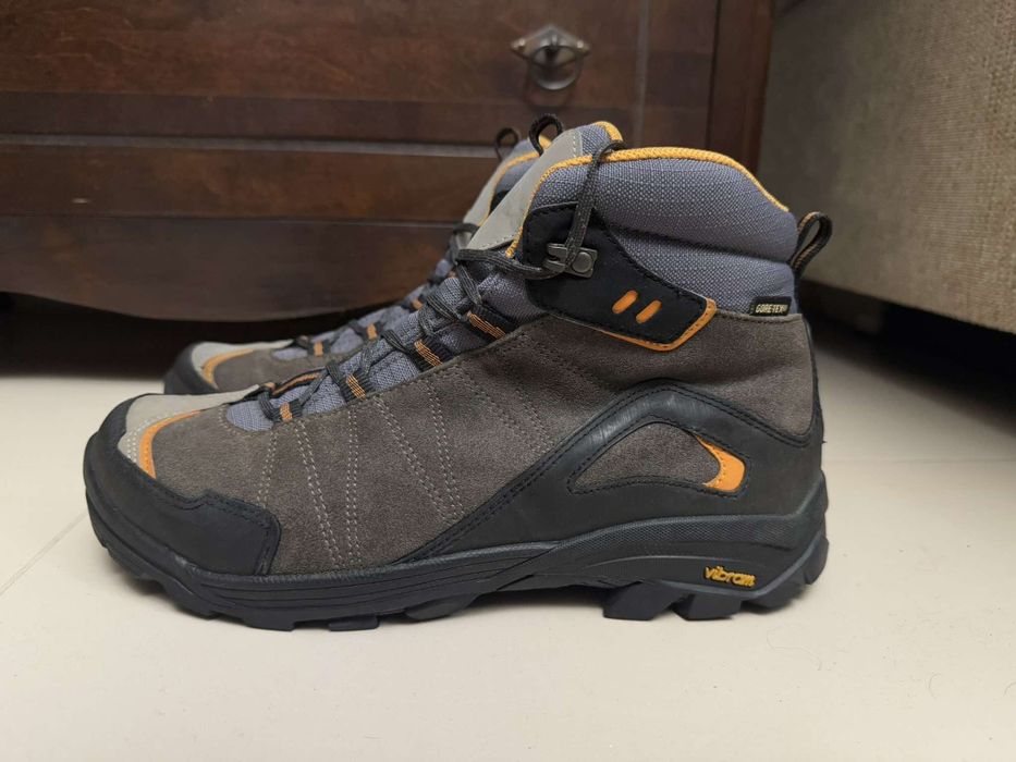 Alfa femund trekkingowe buty zamszowe męskie 43/44 gore-tex vibram 
R