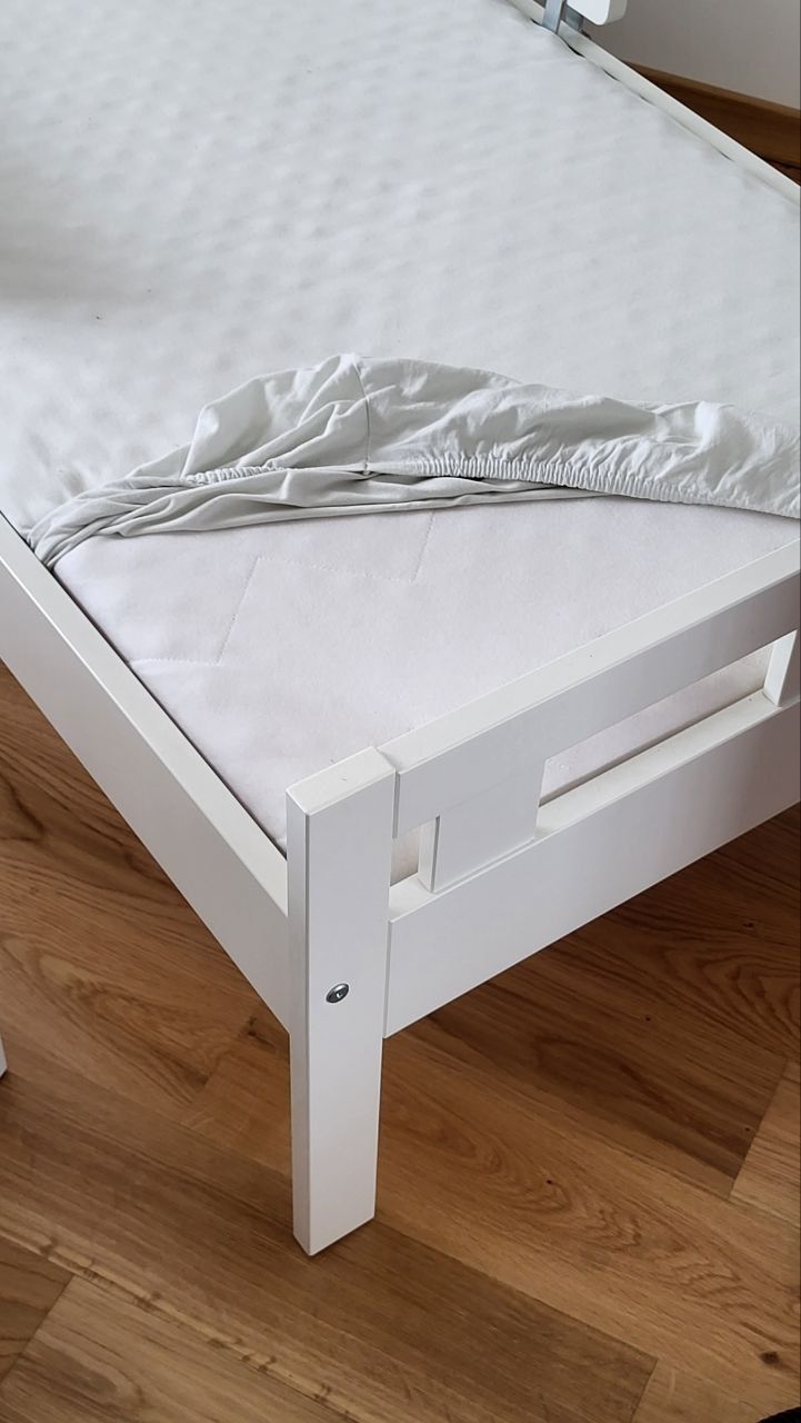 Łóżko dziecięce IKEA KRITTER + dodatkowy boczny ochraniacz