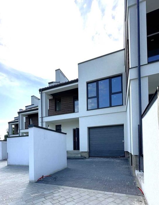 Продаж будинку у Львові