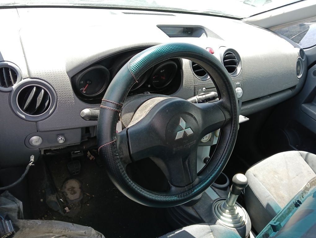 Mitsubishi colt todas as peças da viatura  2004/2005/2006/2007/2008/09