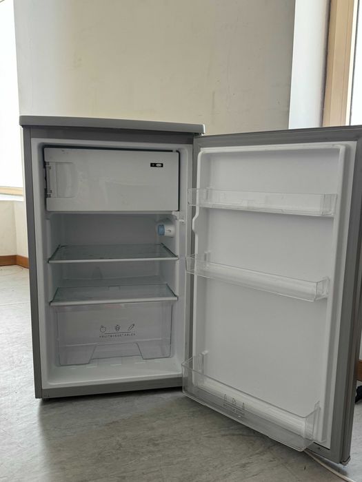 Frigorifico - pequenas dimensões - cinzento