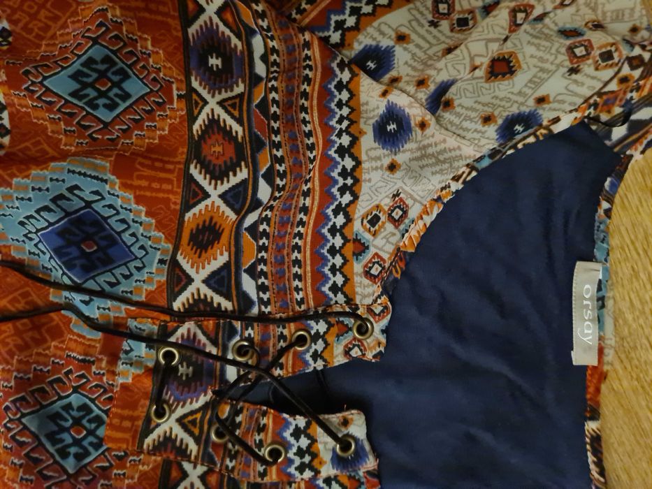 Sukienka tiulowa w stylu boho