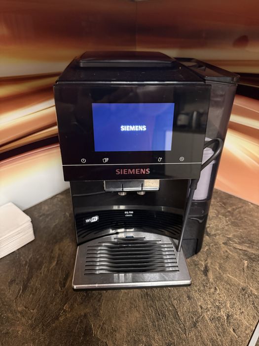 Ekspres do kawy Siemens EQ.700