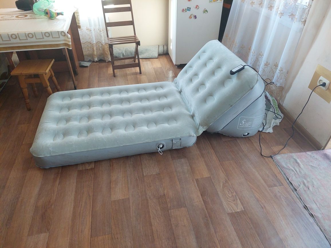 Матрас надувний з підкачкою