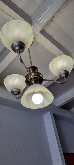 Ładna lampa metal klosze szklane