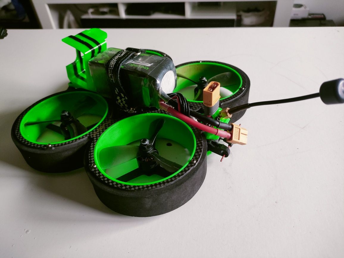 Dron cinewhoop green hornet erls