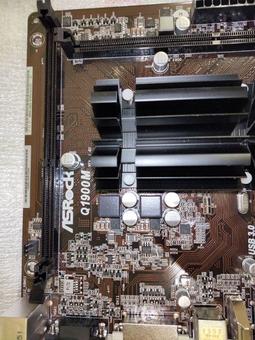 Материнская плата с встроенным 4-х ядерным процессором ASRock Q1900M