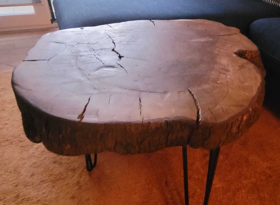 Mesa decorativa de madeira maciça de Oliveira