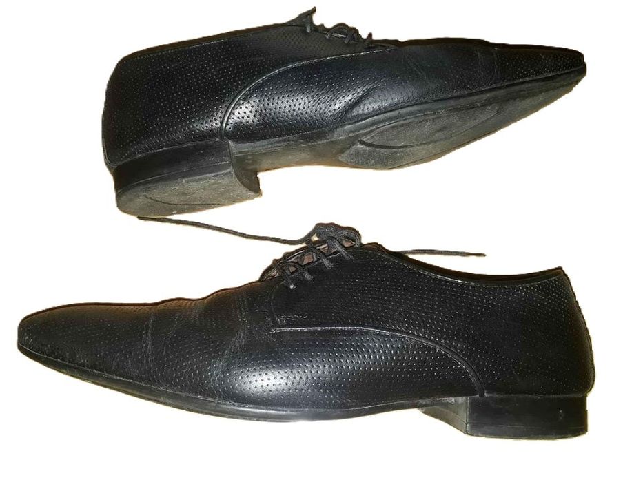 Sapatos pretos em pele Aldo
