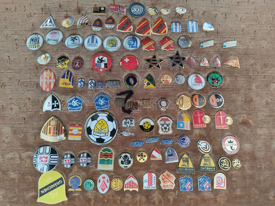 Pins de clubes de futebol da Suiça