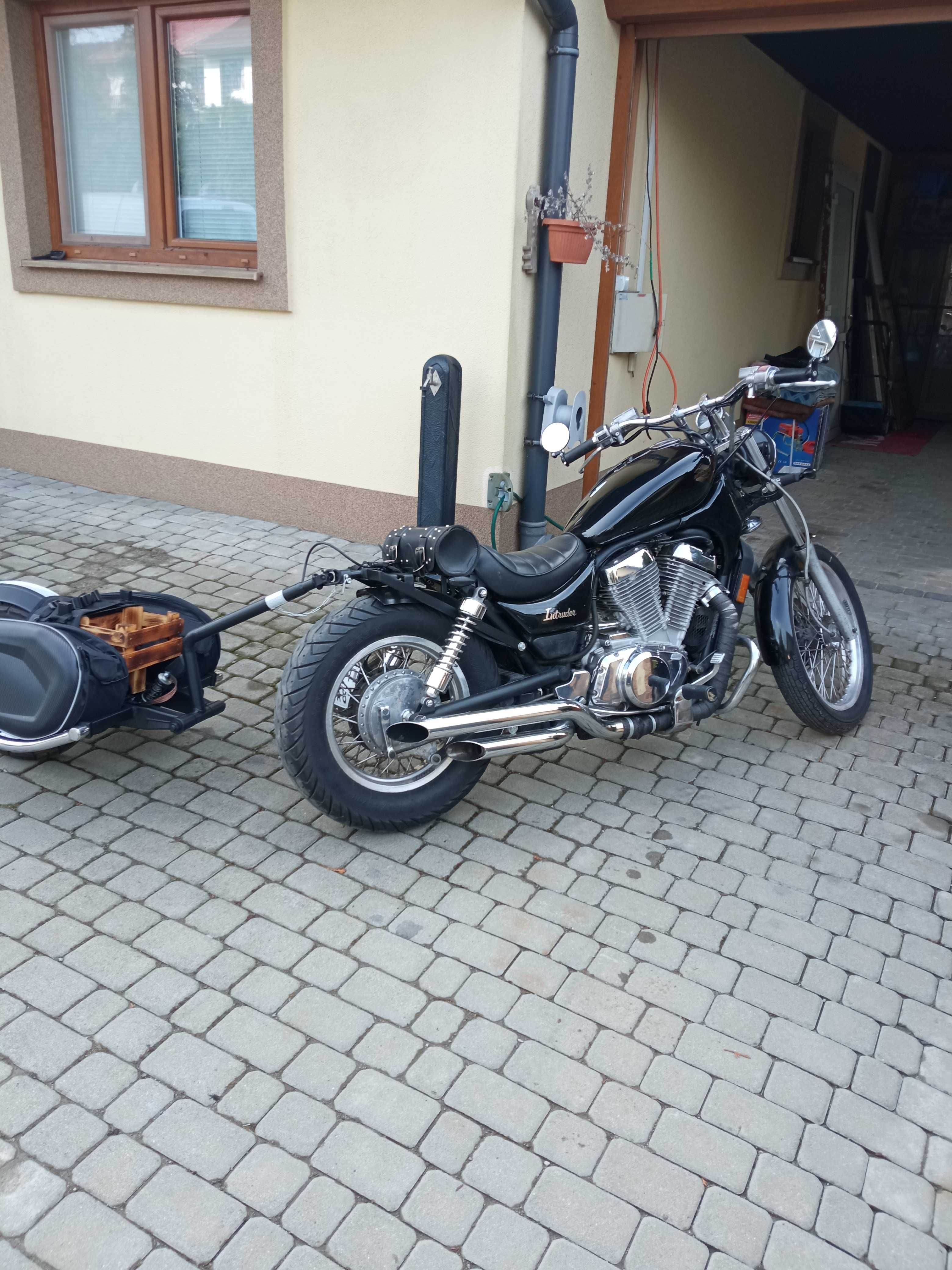 Motor Suzuki VS 700 bobber