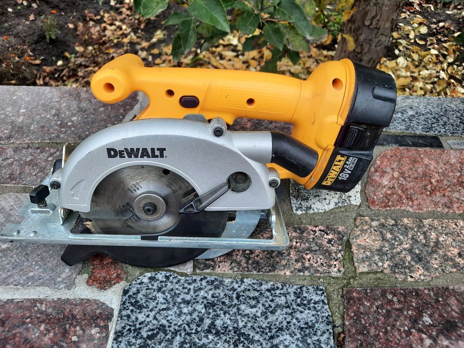 Акумуляторна циркулярочна пила DeWalt
