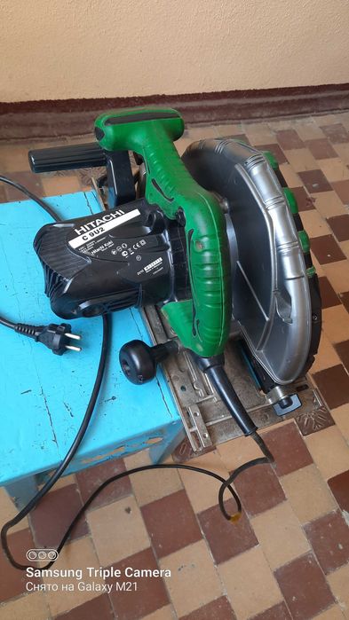 Ручна циркулярна дискова пилка Hitachi C9U2