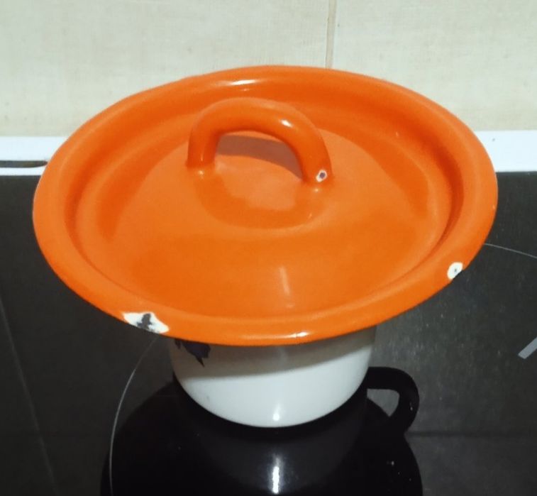 Продам емаліровані кастрюлі та чайник