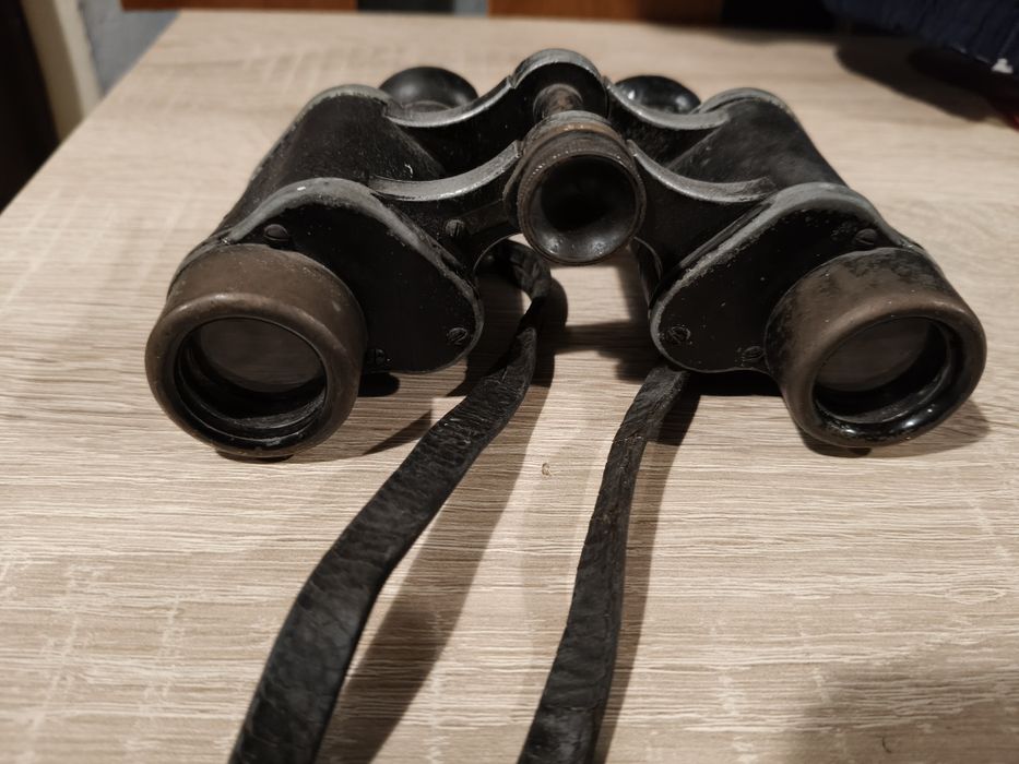 Stara wojskową lornetka  Carl Zeiss Jena.