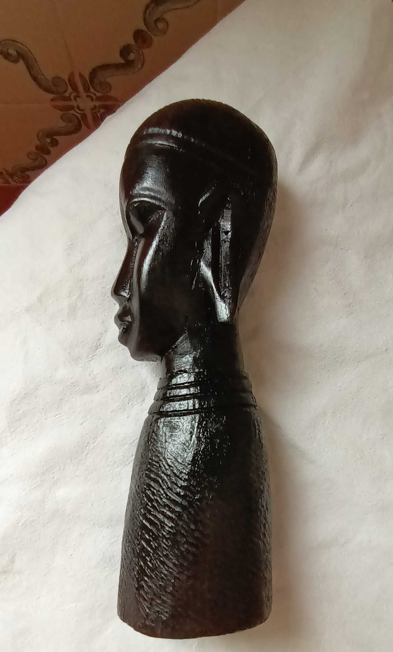 Busto de africano em madeira