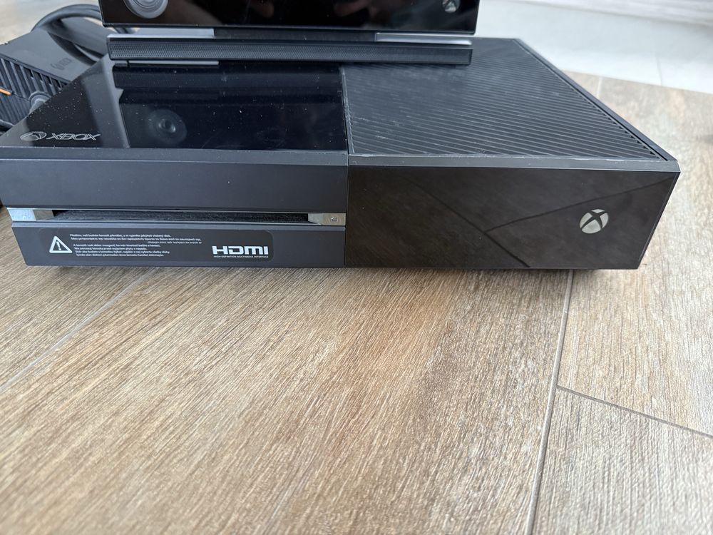 Xbox One + pad + kinect