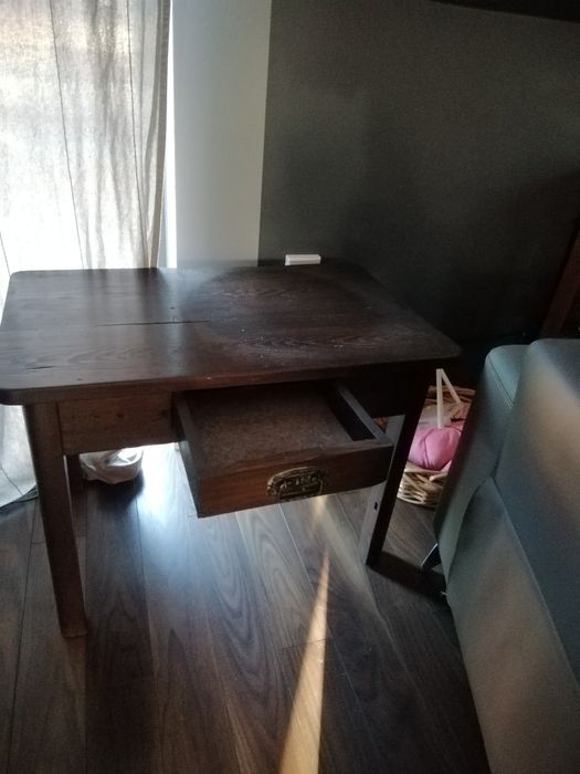 Stary stolik drewniany