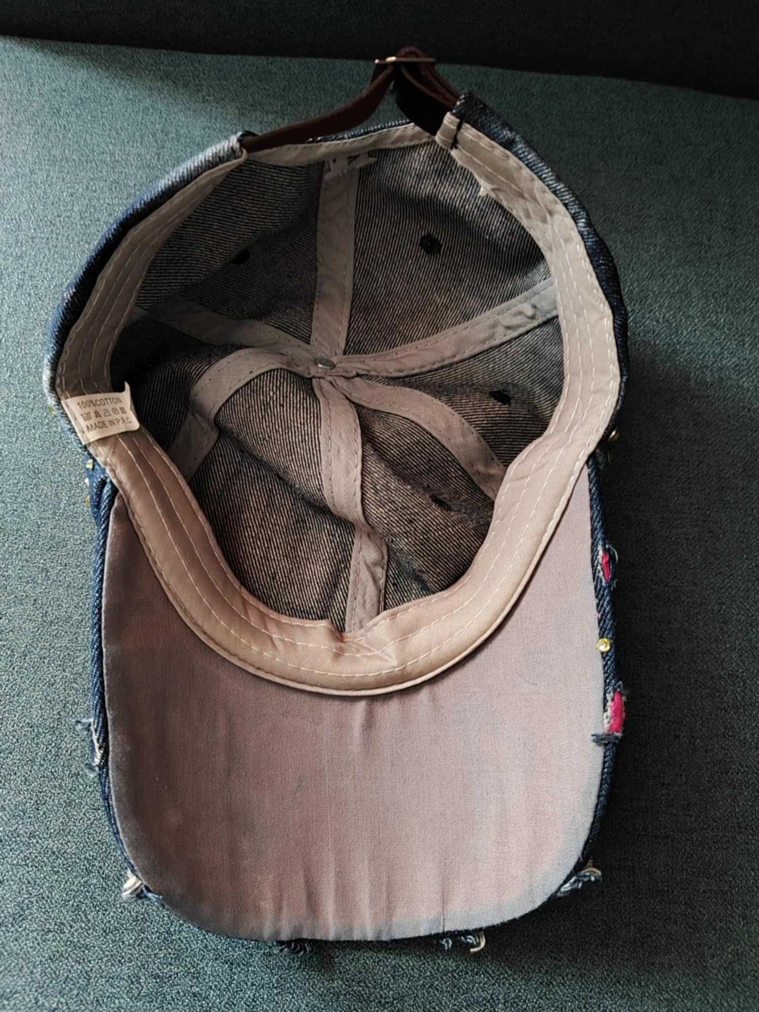 Czapka z daszkiem z diamencikami