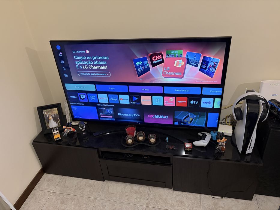 Movel TV ikea com tampo Vidro