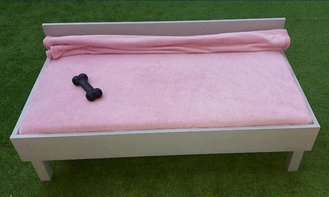 Cama para cão em Pinho 120x60cm  UMA CAMA PARA A VIDA DO SEU CÃO