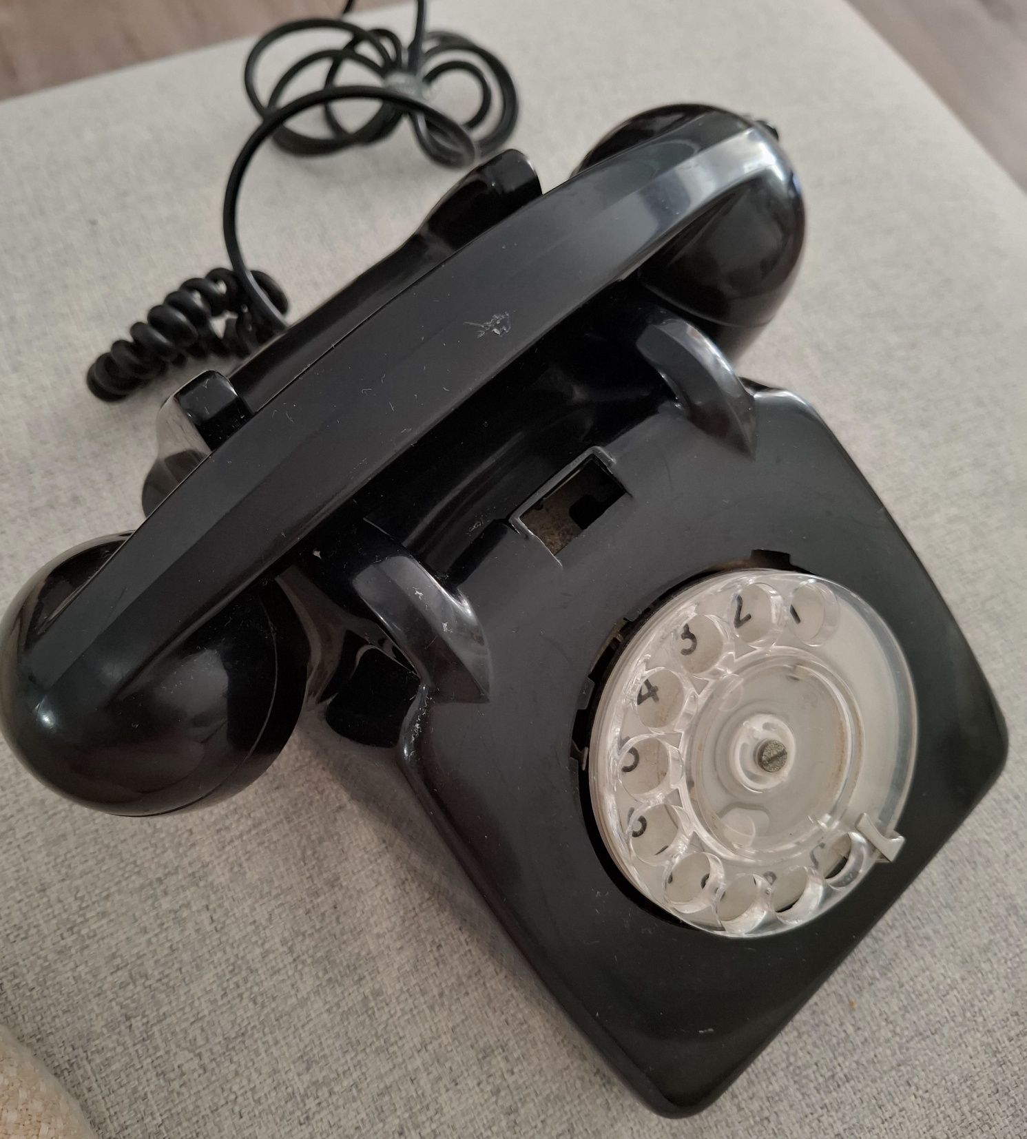 Telefone antigo preto