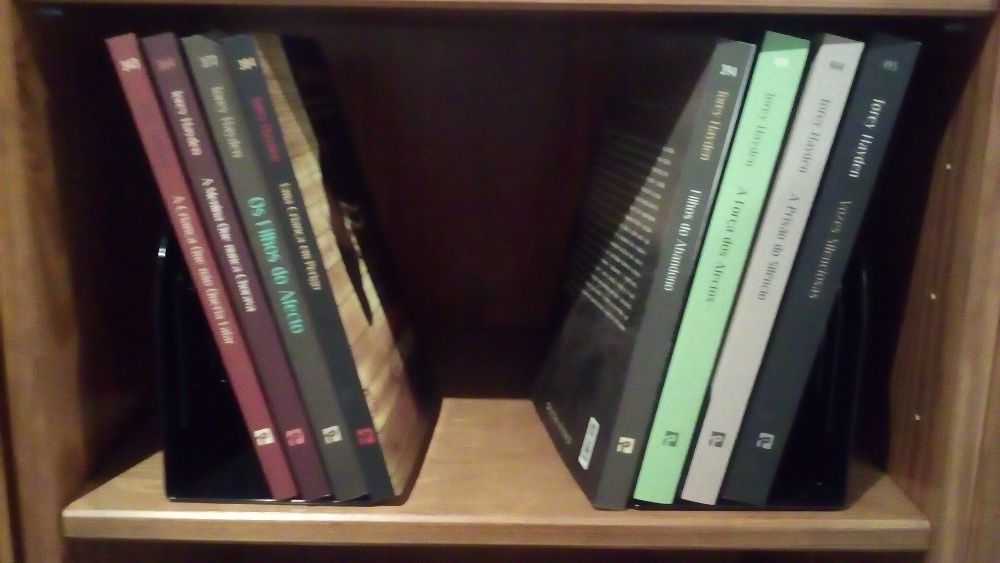 Porta-livros em forma de arco